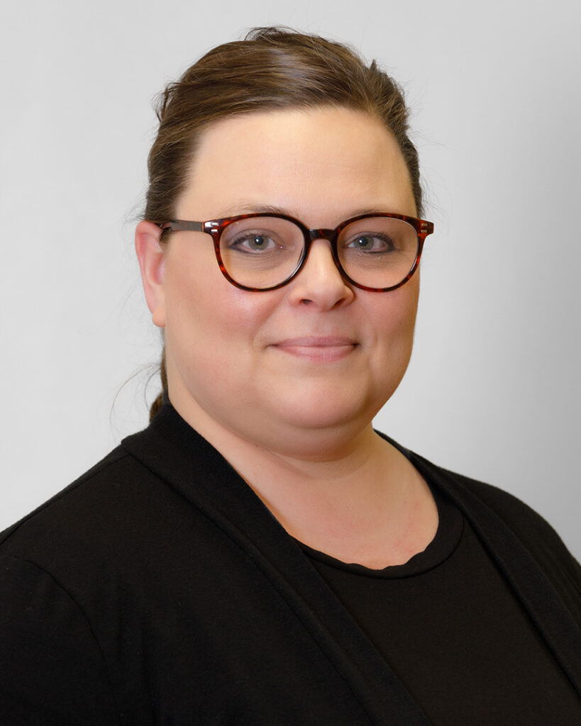 Erin Minet corporate team headshot at Reform Physical Therapy