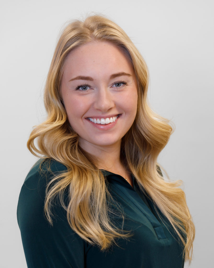 Headshot of Mackenzie Foley, PT, DPT, physical therapist at Reform Physical Therapy.